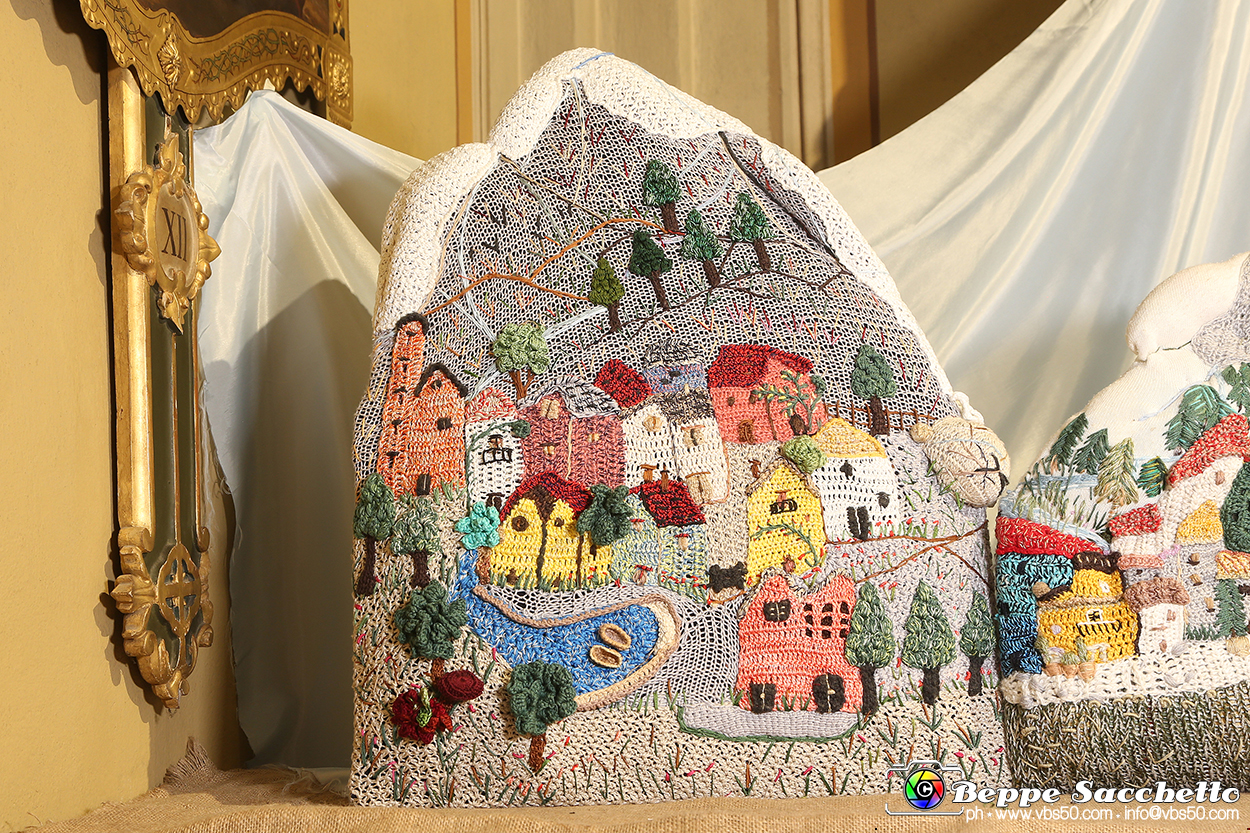 VBS_9211 - Presepio all'uncinetto Parrocchia SS. Cosma e Damiano.jpg